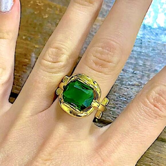 Gold 18k plated emerald green adjustable resizable ring - Picture 1 of 16